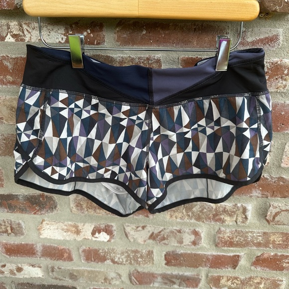 Lululemon speed shorts geometrical pattern size 8. EUC. - Picture 1 of 9